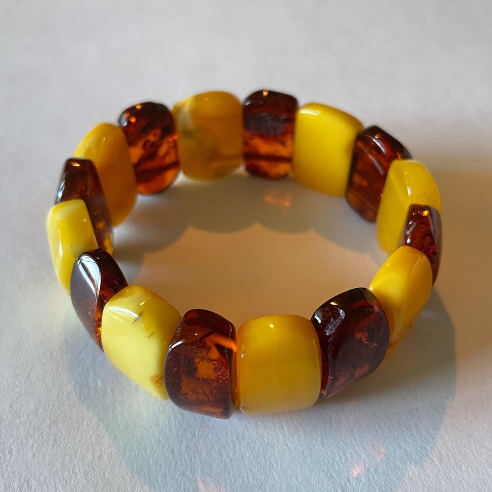 Amber stretch bracelet